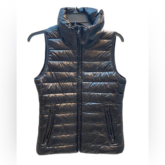 ❤️ GAP LIGHT WEIGHT FITTED BLACK PUFFER VEST SIZE XS - Picture 1 of 3